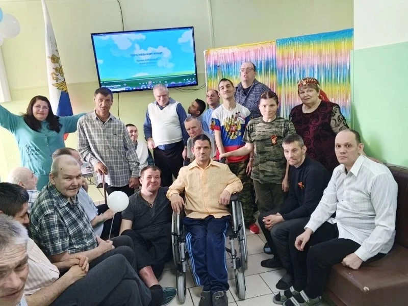 «Поем под караоке на праздник Первомая»