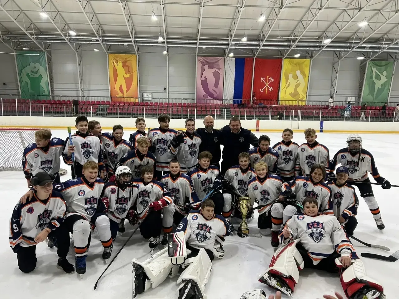 🏒 «Серебряные львы» идут вперёд: поздравляем с победой!