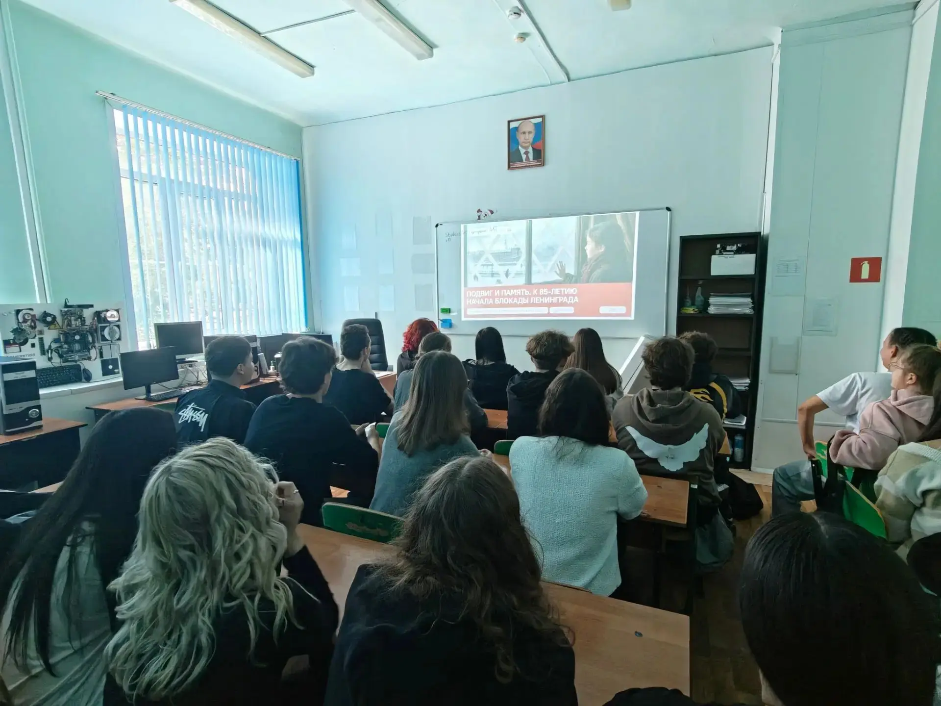 Сегодня в нашем колледже прошло занятие из цикла «Разговоры о важном» на тему: «Подвиг ...