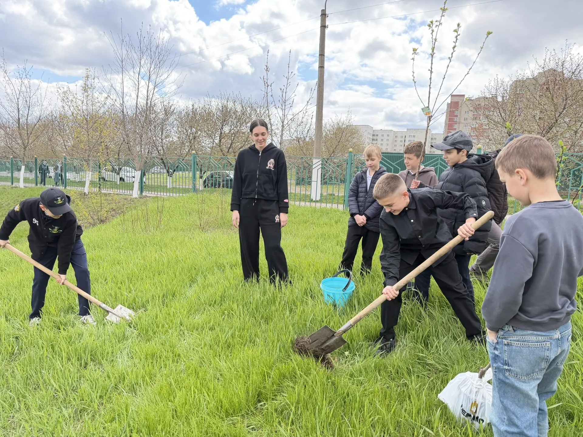 Майская гимназия присоединилась к акции "Сад Памяти" 🌳  В этом году, в преддверии 81-й годовщины Вел