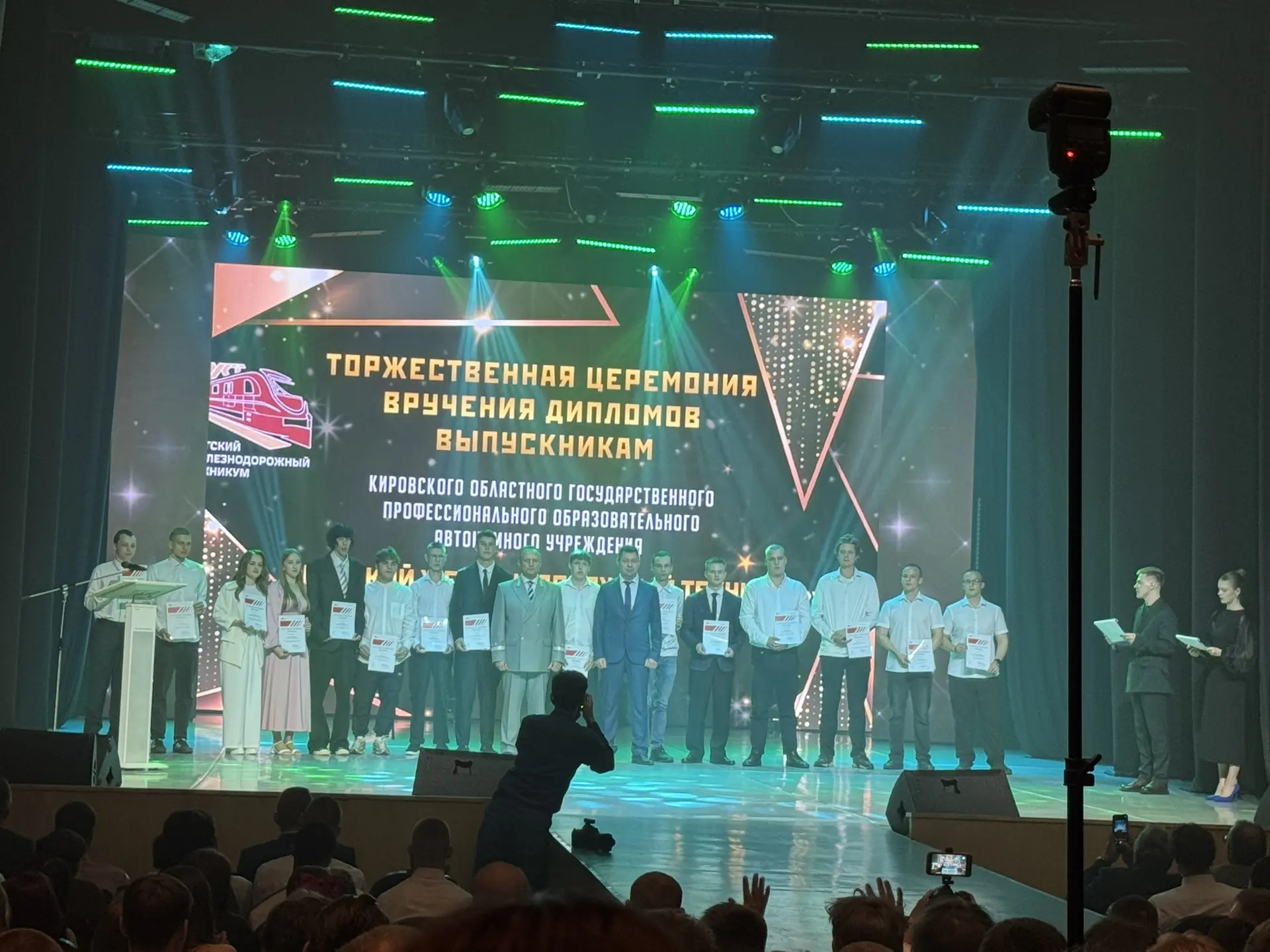 Миссия выполнена! 🎓

Сегодня наш техникум выпустил 239 высококвалифицированных специалистов:

✅ТЭ-4