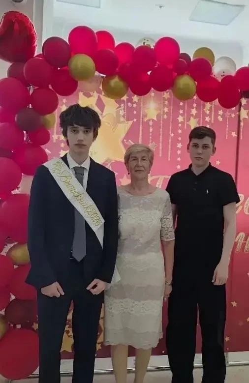 🎓 В нашей школе прошла торжественная выдача аттестатов выпускникам 11 класса!

👏🌹Мы поздравляем р