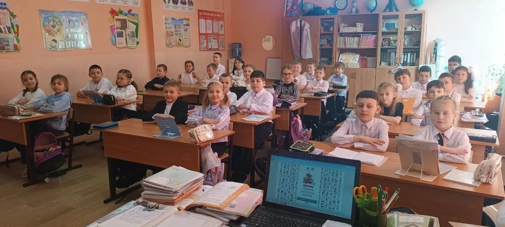 В школе проходит Неделя детской книги. Неделя детской книги - это ежегодная акция, направленная на п
