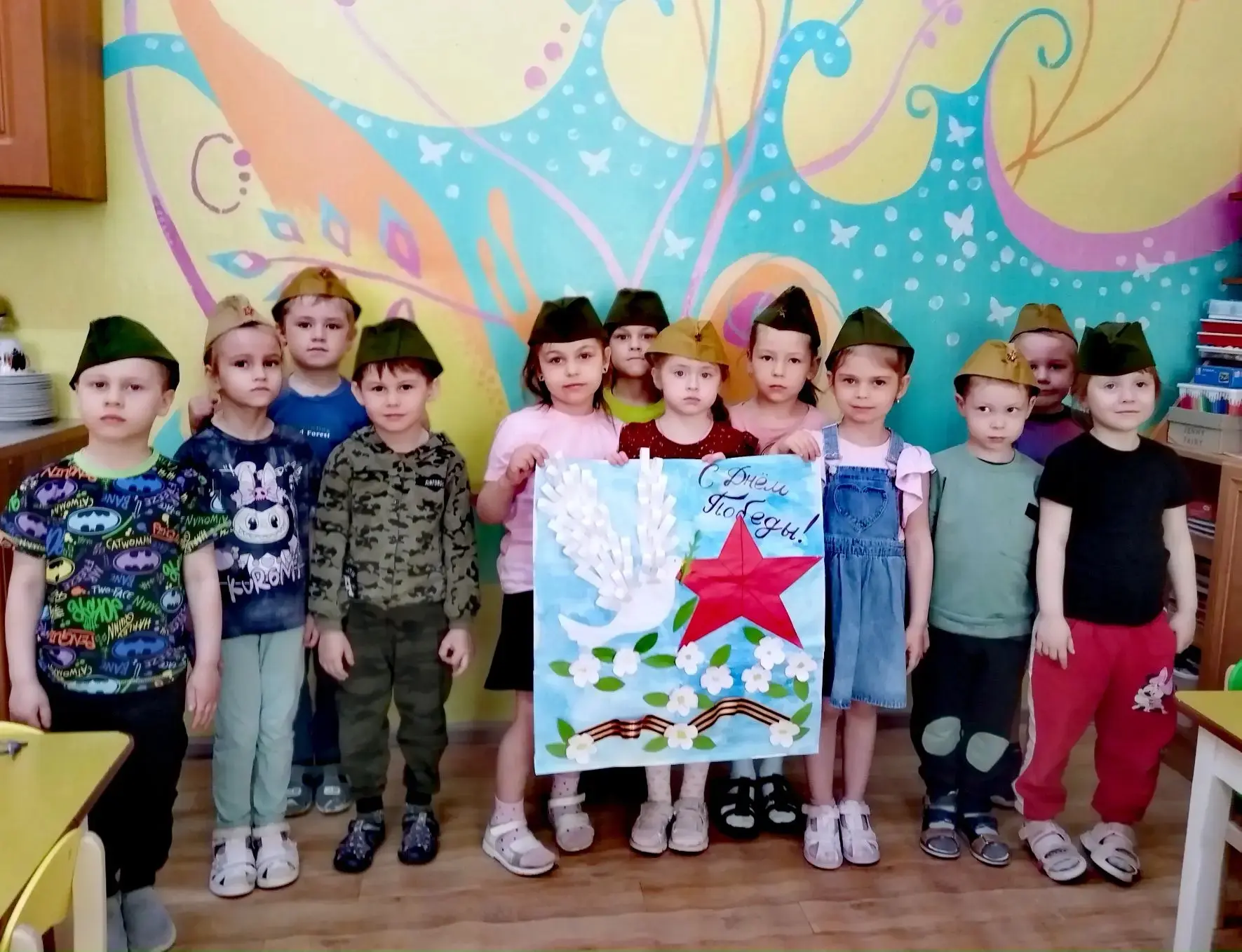 В средней группе прошло занятие по патриотическому воспитанию "День Победы" В доступной форме дали д