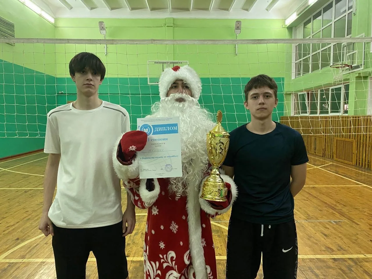 🎄🏐 Новогодний волейбольный переполох в школе! 🏐🎄  На этой неделе нашу школу охватил настоящий нового