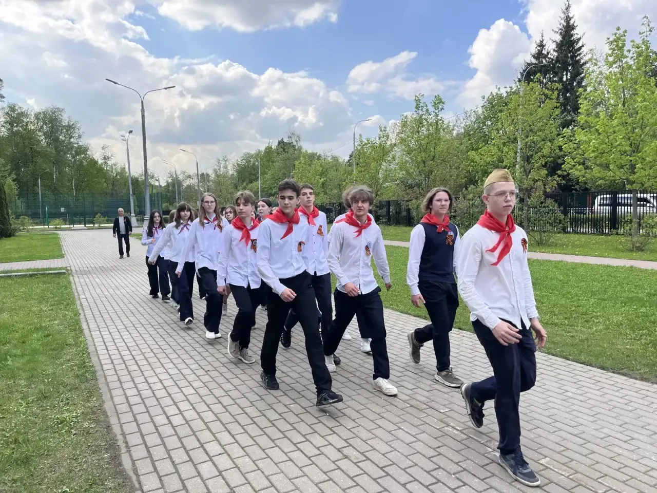 Традиционный смотр строя и песни прошел сегодня в Лицее. В мероприятии, посвященном 81-й годовщине п