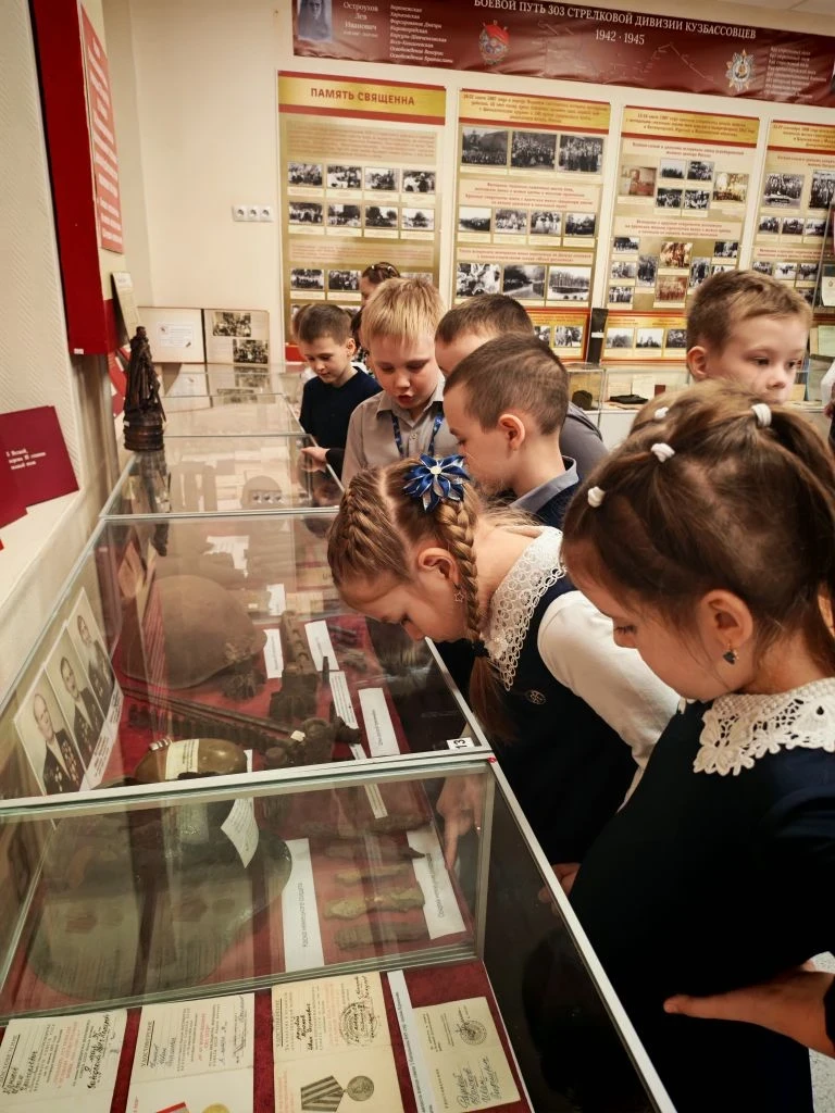 Сегодня, 26 марта, учащиеся   1б класса в рамках трека "Орленок - хранитель исторической памяти" кур