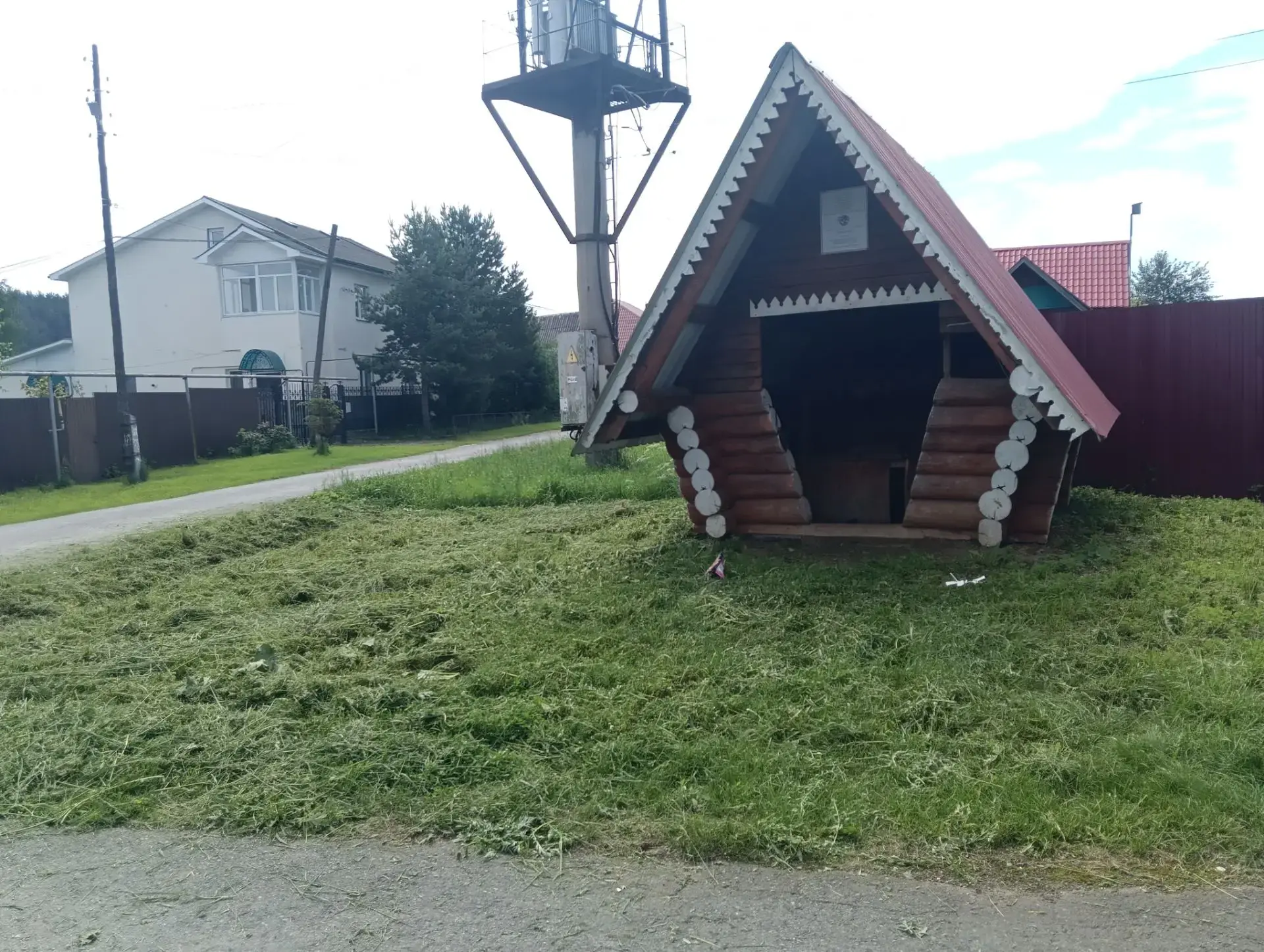 За прошедшие дни силами рабочего по благоустройству поселка Старопышминск выполнялись следующие виды