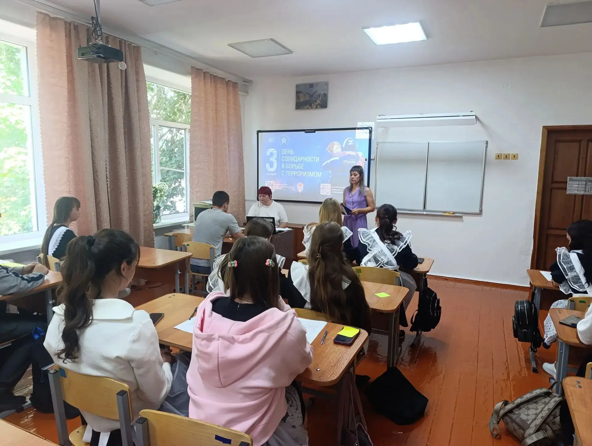 Сегодня состоялись классные часы посвященные Дню солидарности в борьбе с терроризмом.