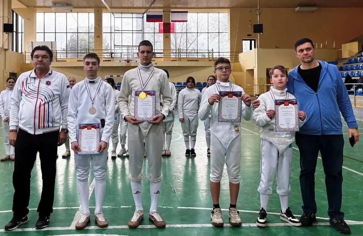 Три семёрки: триумф керченских фехтовальщиков  Воспитанники «Детско-юношеского клуба физической подг