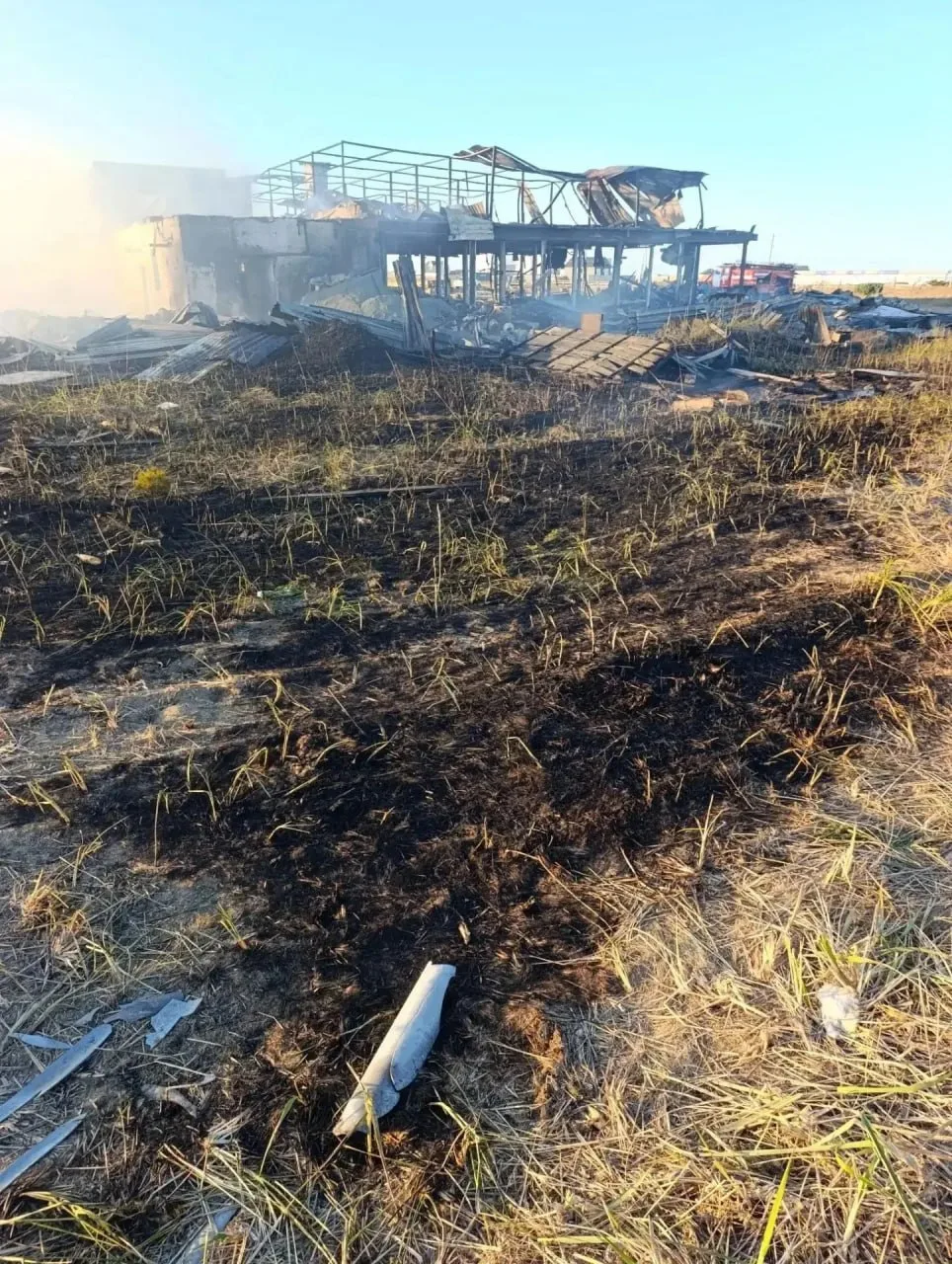 🔥 Пожар на площади 1200 квадратов: в Охотском выгорел бывший рыбзавод