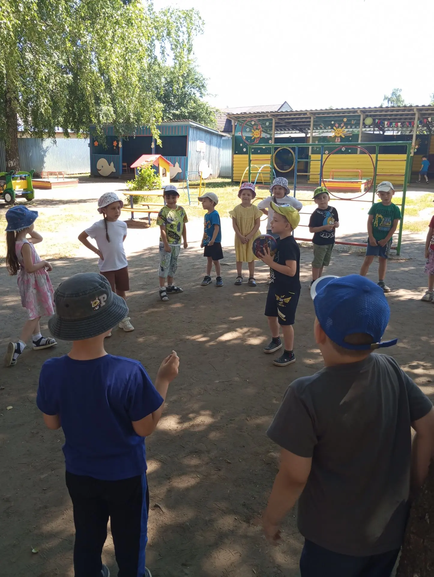 ⛹⛹Прогулки с играми — отличный способ совместить свежий воздух, физическую активность и развитие раз