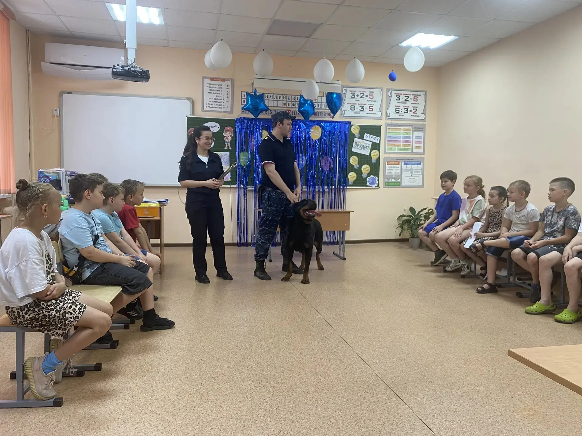 🐶 ВНИМАНИЕ ВСЕМ! 
Сегодня в «Куниковце» — день небывалых гостей!

Наш лагерь сегодня принимал спецн