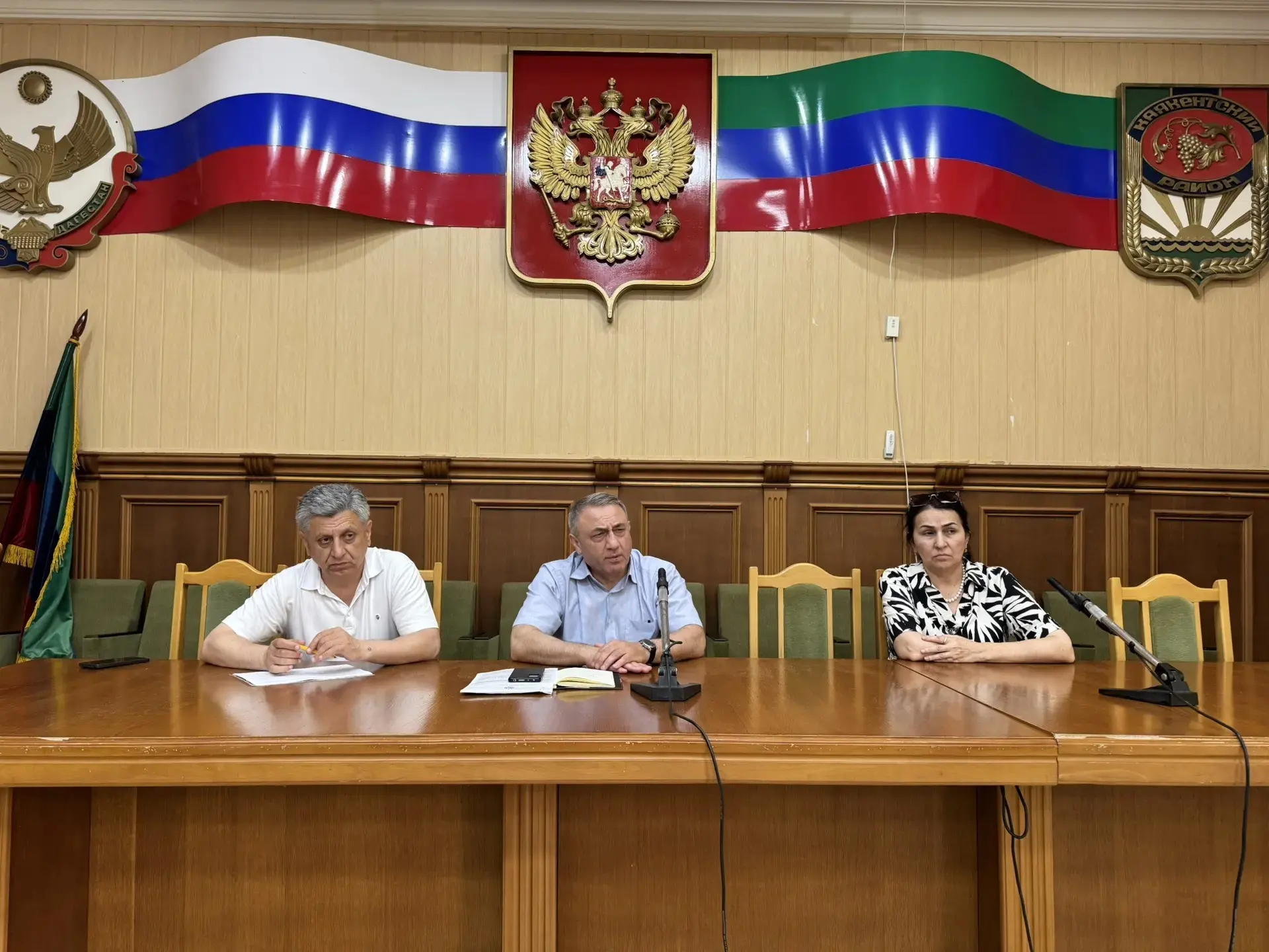 Зима близко: в Каякентском районе держат руку на пульсе ЖКХ

В администрации района прошло важное со