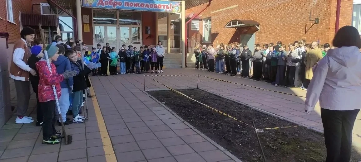 Апрельская традиция продолжается: школьники наводят порядок🧹  Ученики нашей школы вновь взялись за д