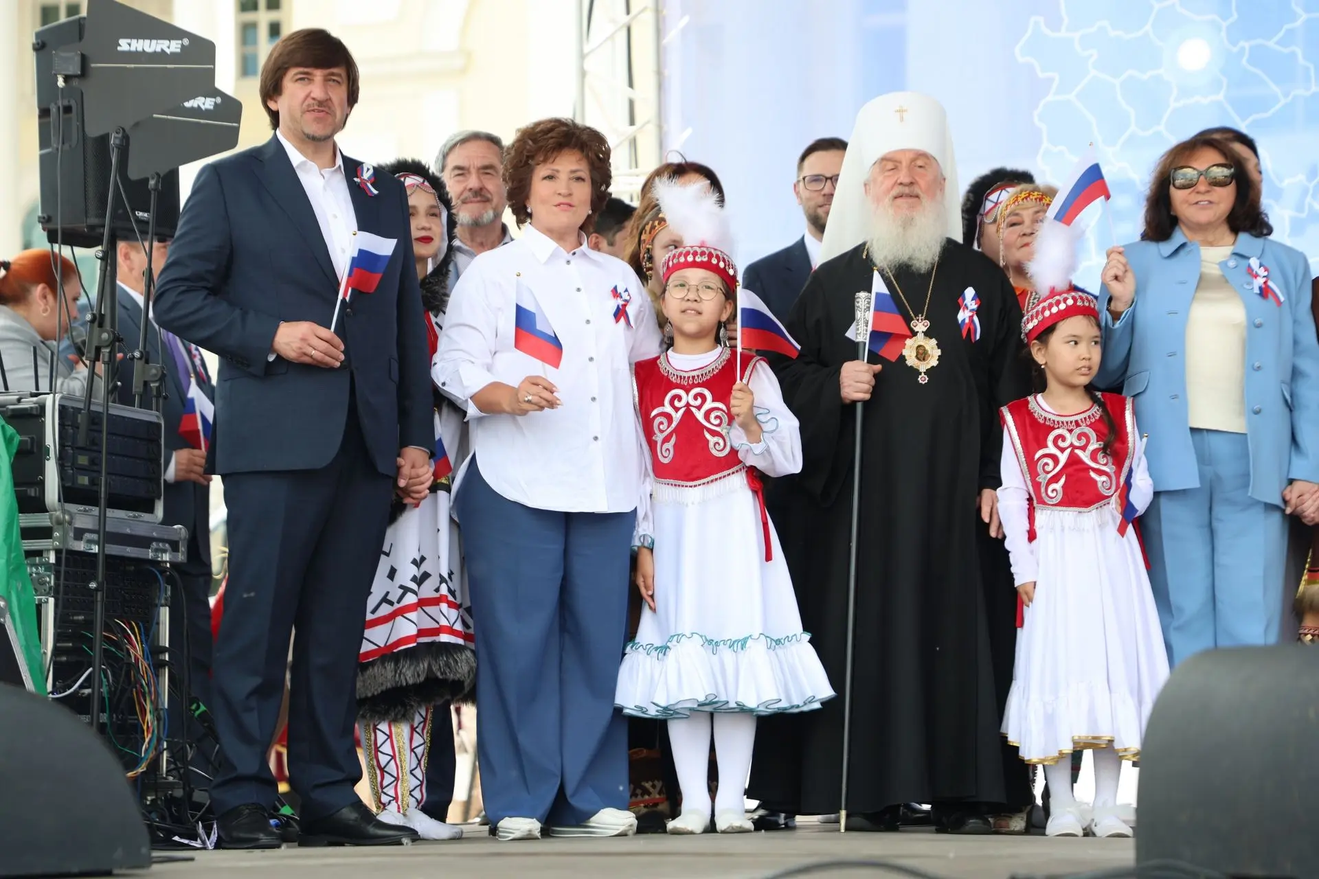 Сегодня в Тюмени сияет ярким праздником культуры фестиваль «Мост дружбы». Уже 31 год он объединяет л