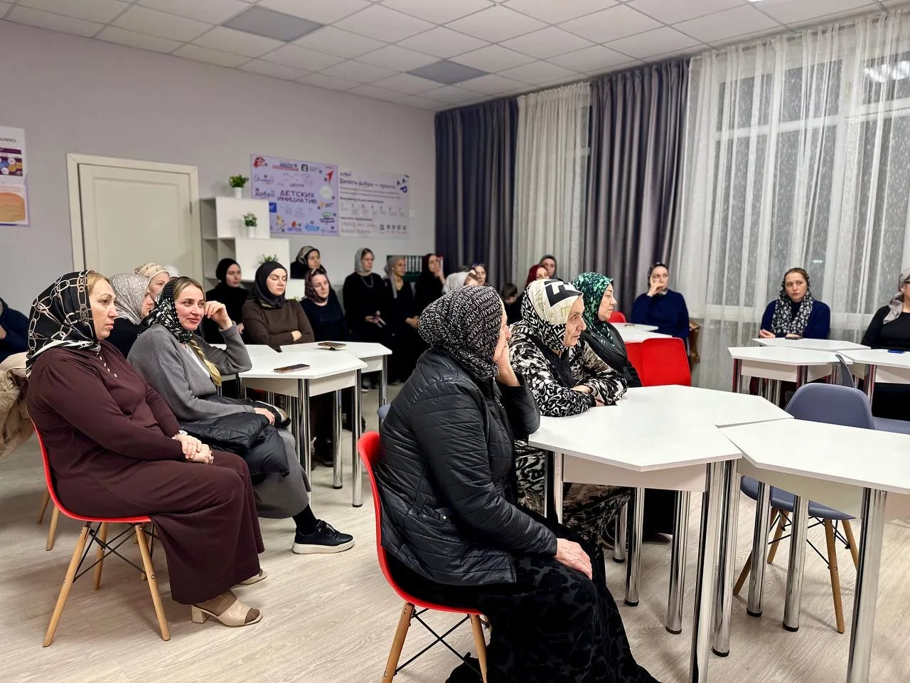 В МБОУ «СОШ №37» города Грозного под руководством директора школы Алиевой Зины Садмогамедовны состоя
