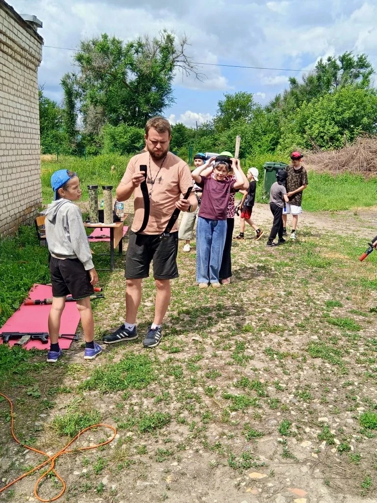 Увлекатетельная игра Лазертаг в полном разгаре👍
