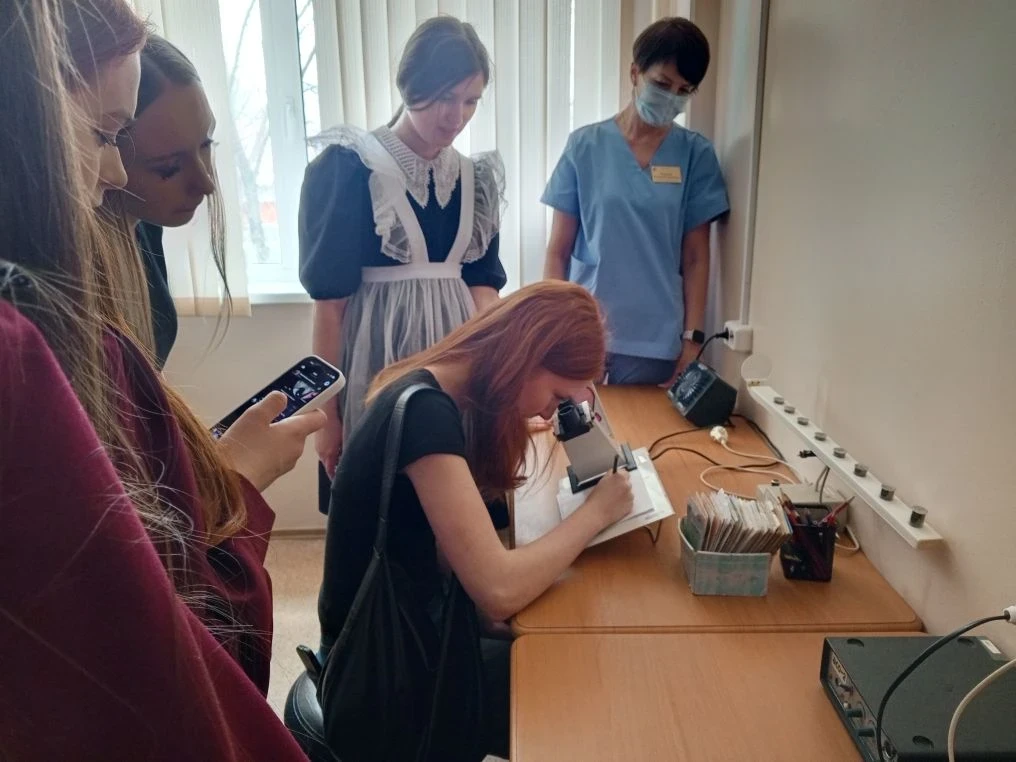 👩‍⚕️👨‍⚕️Сегодня наши ученики 9-х и 10-го классов побывали на увлекательной экскурсии в детской полик