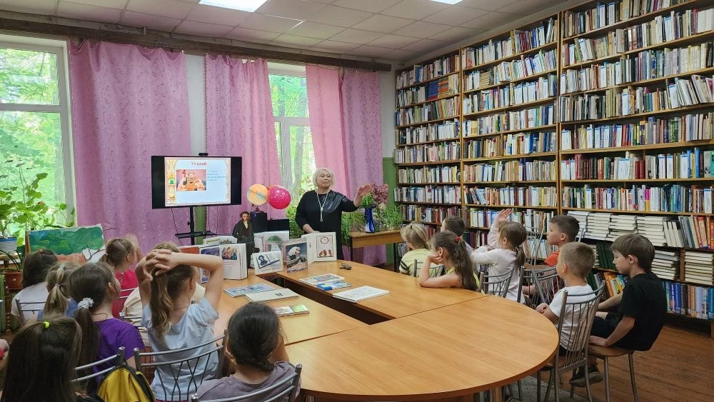 Сегодня выдался по-настоящему волшебный день! Мы посетили Вырицкую детскую библиотеку, ...