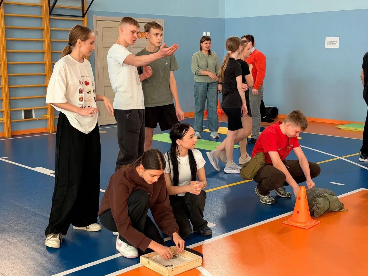 Зарница 2.0🪖  2️⃣4️⃣ февраля в нашей школе прошло мероприятие по ознакомлению детей с военно-патриот
