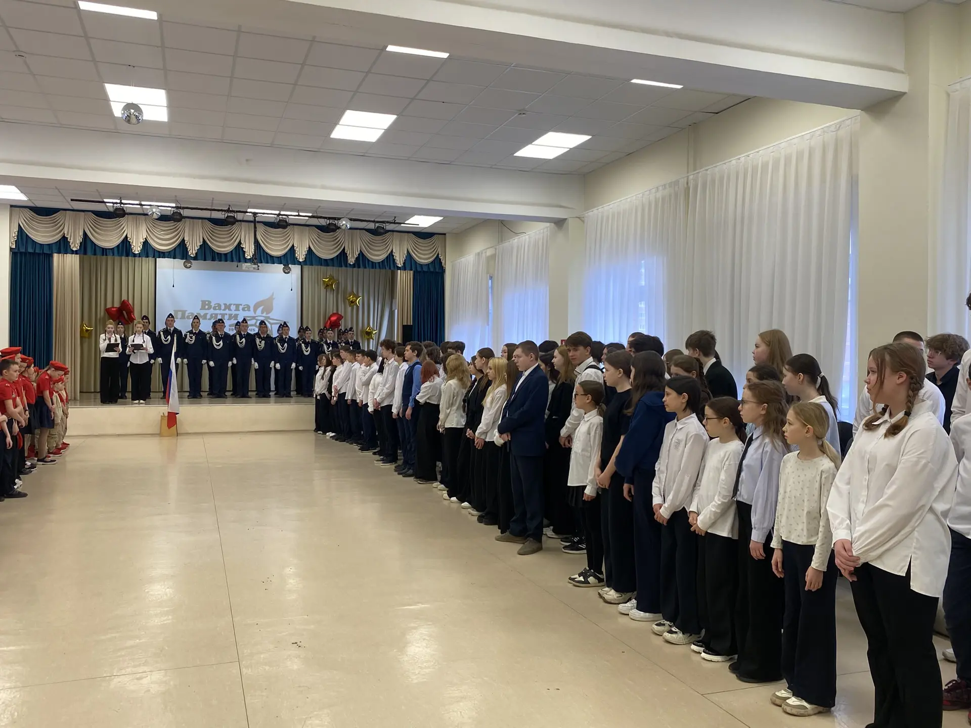🇷🇺Торжественная линейка в школе № 31: старт акции «Вахта Памяти»🌟 13 апреля в школе № 31 прошла обще