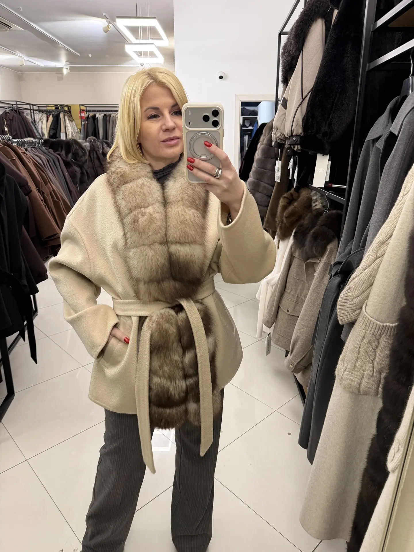 Пальто, которое сразу цепляет цветом 🤎