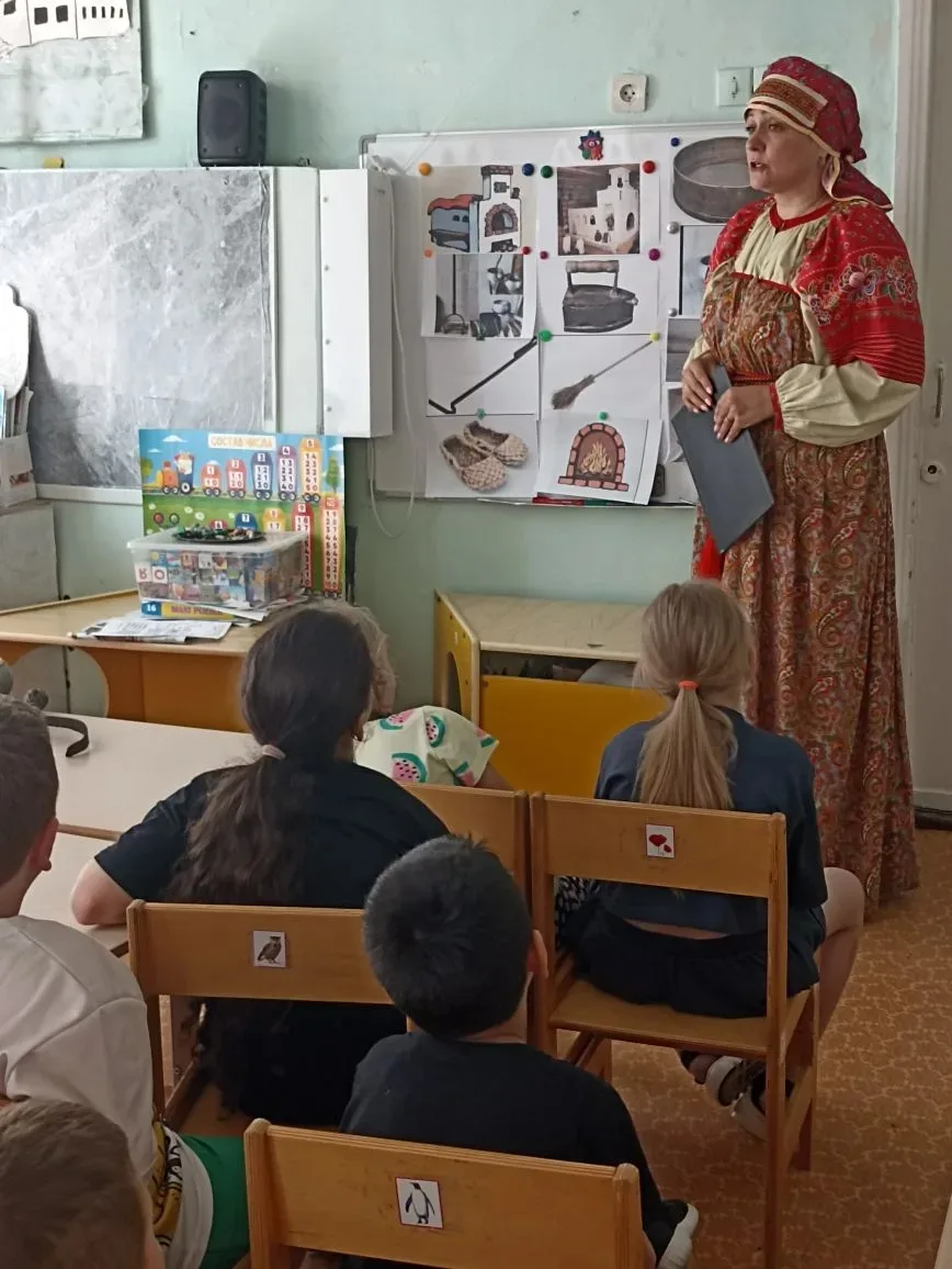 Орлова Ю.Ю., сотрудник Центра народной культуры и ремесла провела занятие с ребятами по...