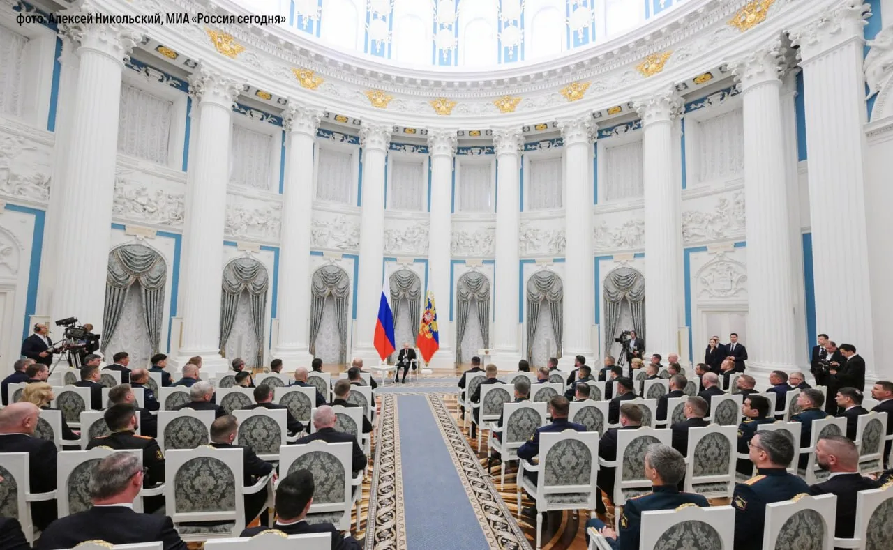 🎖Владимир Путин встретился с выпускниками федеральной кадровой программы «Время героев»  Ветераны СВ