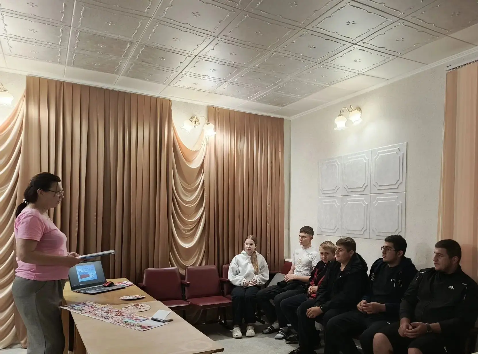 В Доме культуры для молодёжи прошла деловая игра «Я — гражданин своей страны». Это меро...
