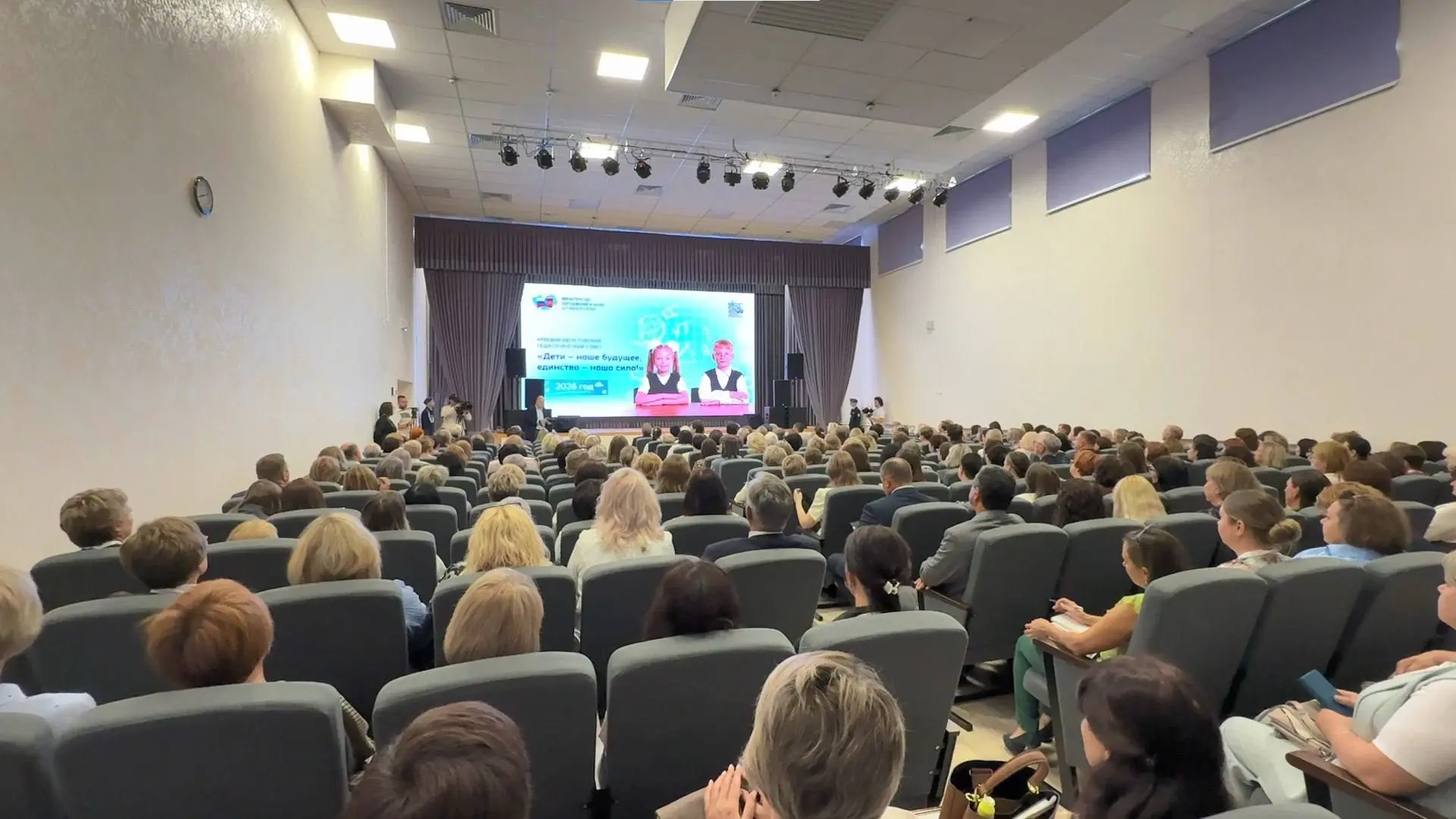 Около 6,8 млрд рублей направят на строительство и ремонт школ в Алтайском крае