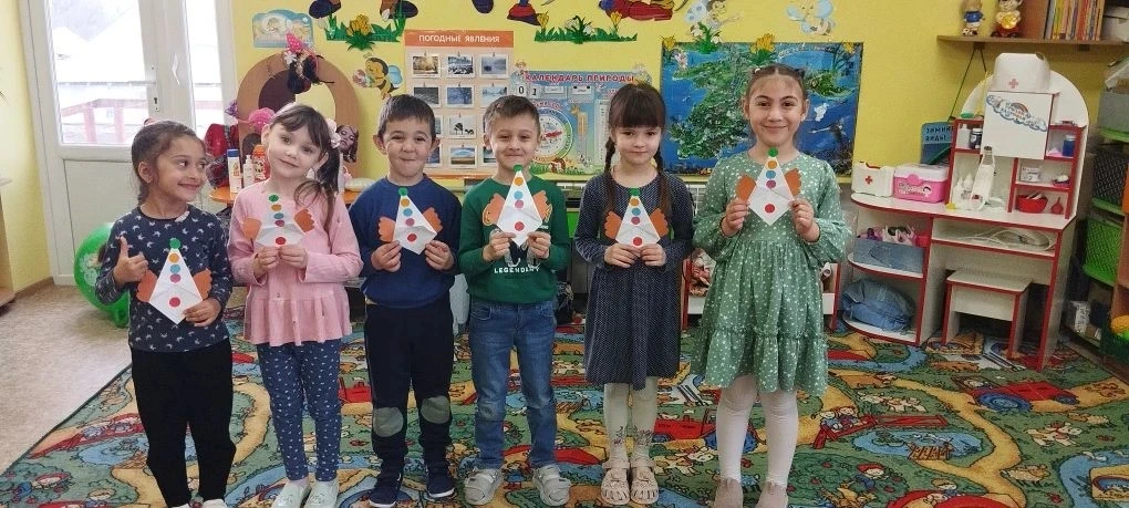 Ребята разновозрастных групп "Солнышко" (3-5лет) и "Пчёлки (5-7лет)