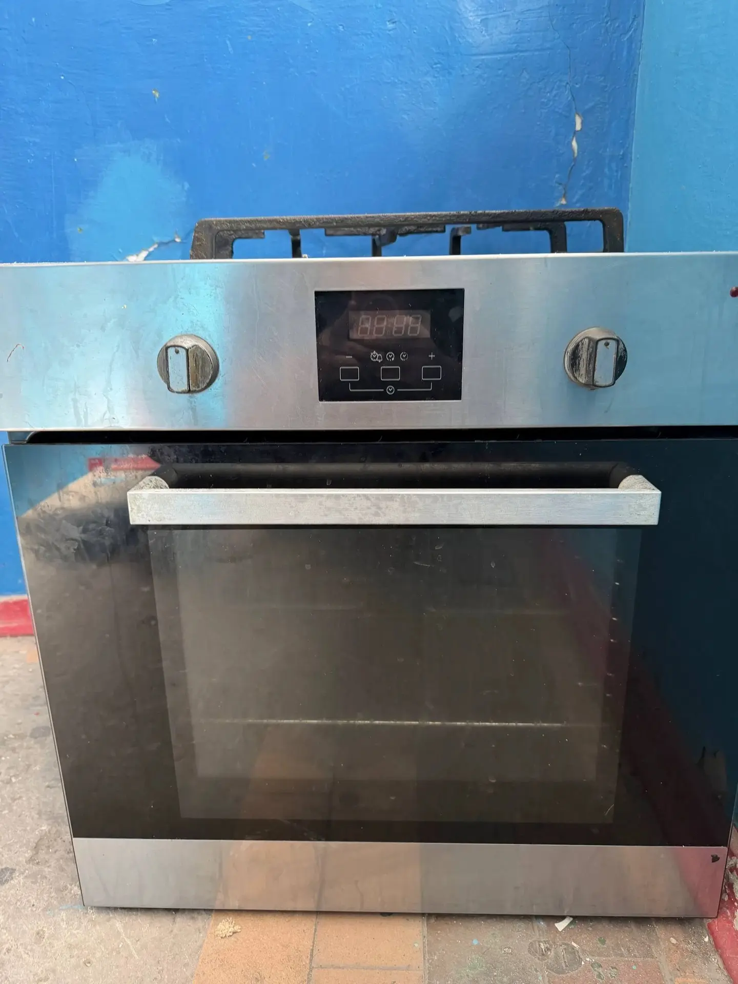 Продаю духовой шкаф встраиваемый электрический в комплекте с газовой плитой. Находится  в Донецке, в