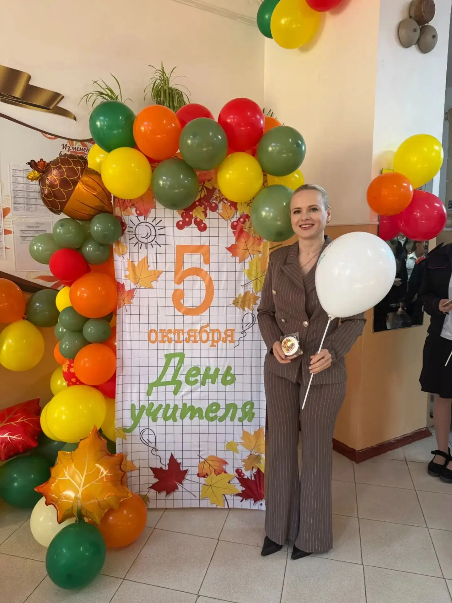Сегодня день в нашей школе — это не просто дата в календаре. Это настоящий ураган тёплы...
