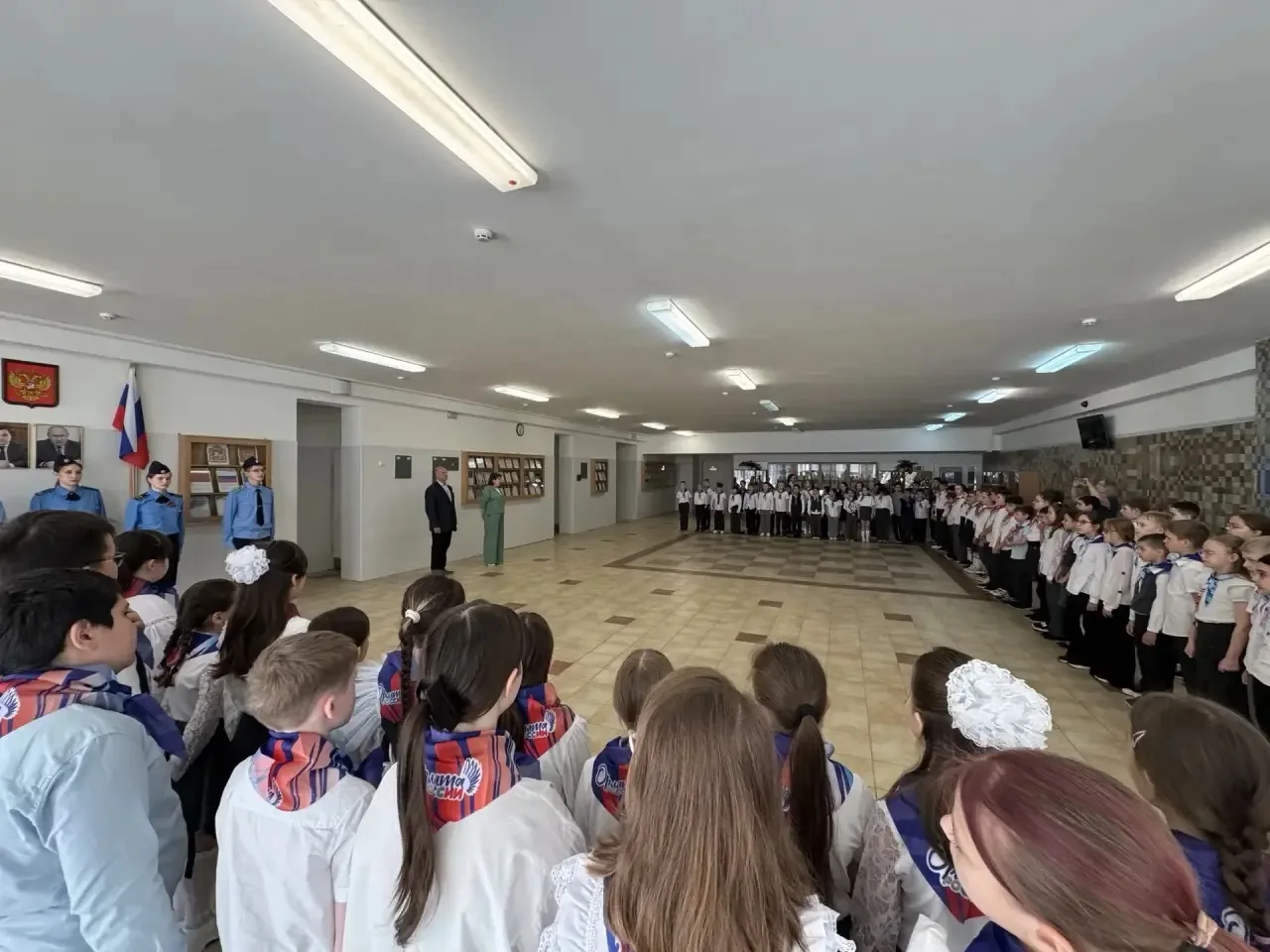 🇷🇺 Уважаемые родители, коллеги и ребята!  Сегодня, 18 мая, в нашей школе прошла торжественная линейк