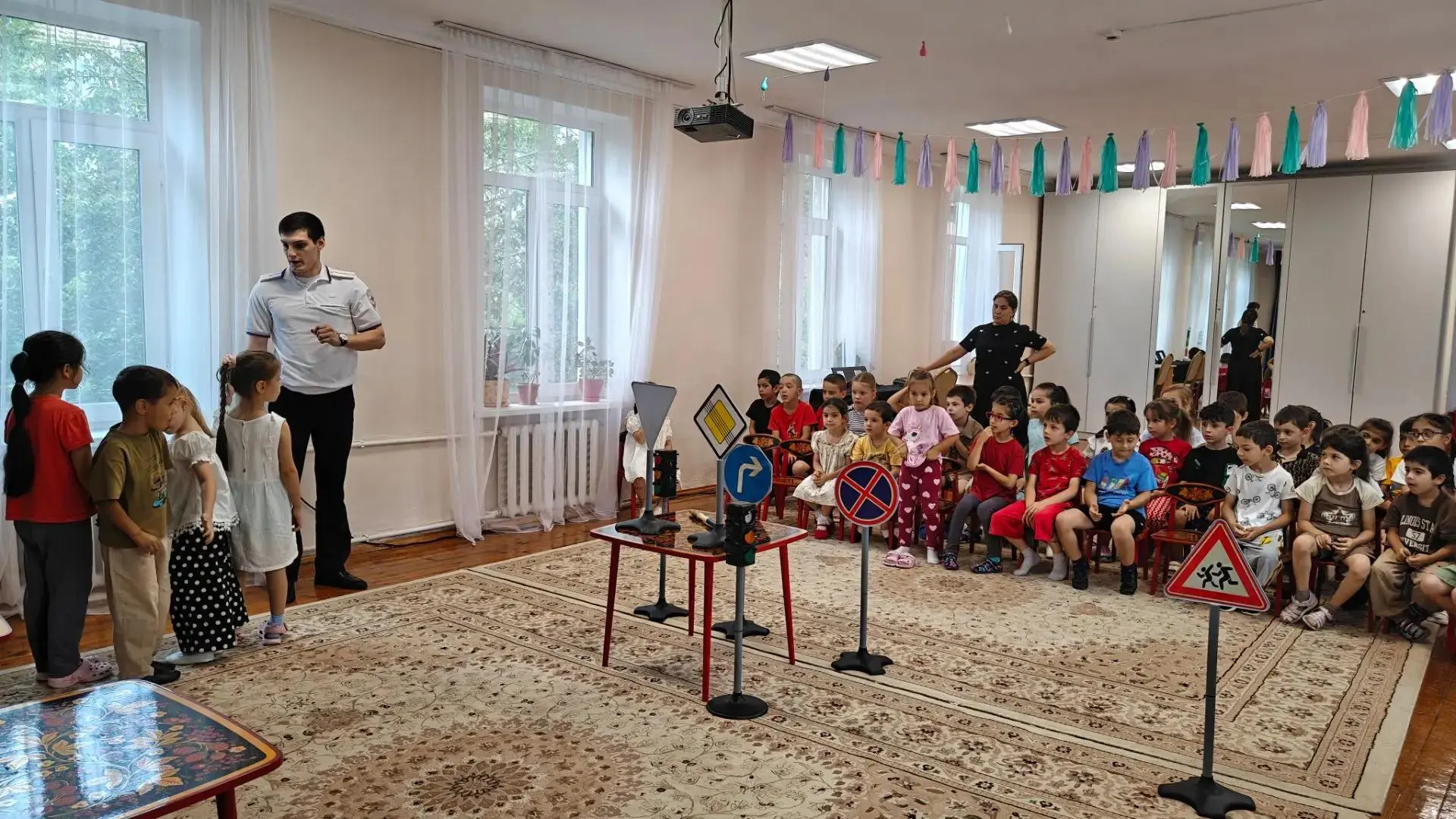 🚦 Безопасность начинается с малого: учимся правилам дорожного движения вместе! 🚦