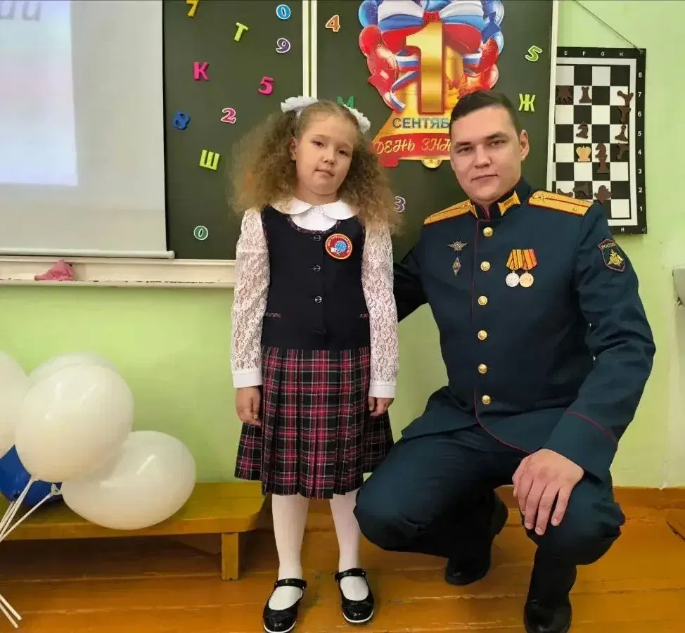 «Быть рядом»: ветераны СВО проводили в школу детей боевых товарищей