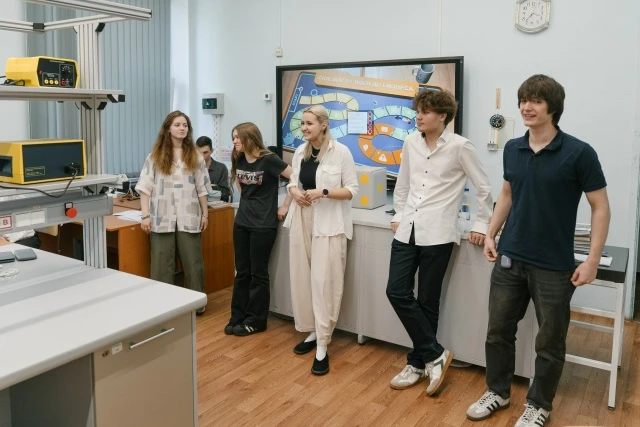 Вместо уроков — кейсы, споры и поиск нестандартных решений 😊