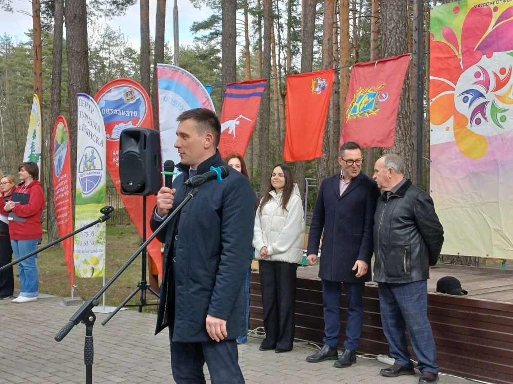 Под Брянском завершился межрегиональный фестиваль «Под облаками»  В поселке Шибенец на базе лагеря «