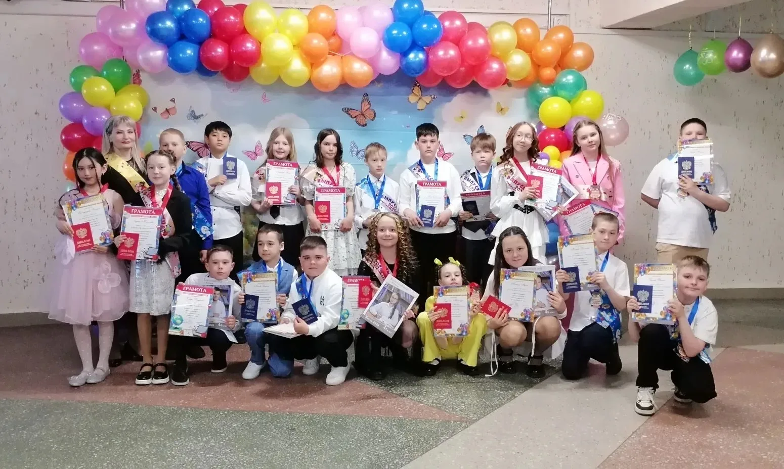 ✨ Последний звонок в начальной школе: прощание с детством и шаг во взрослую школьную жи...