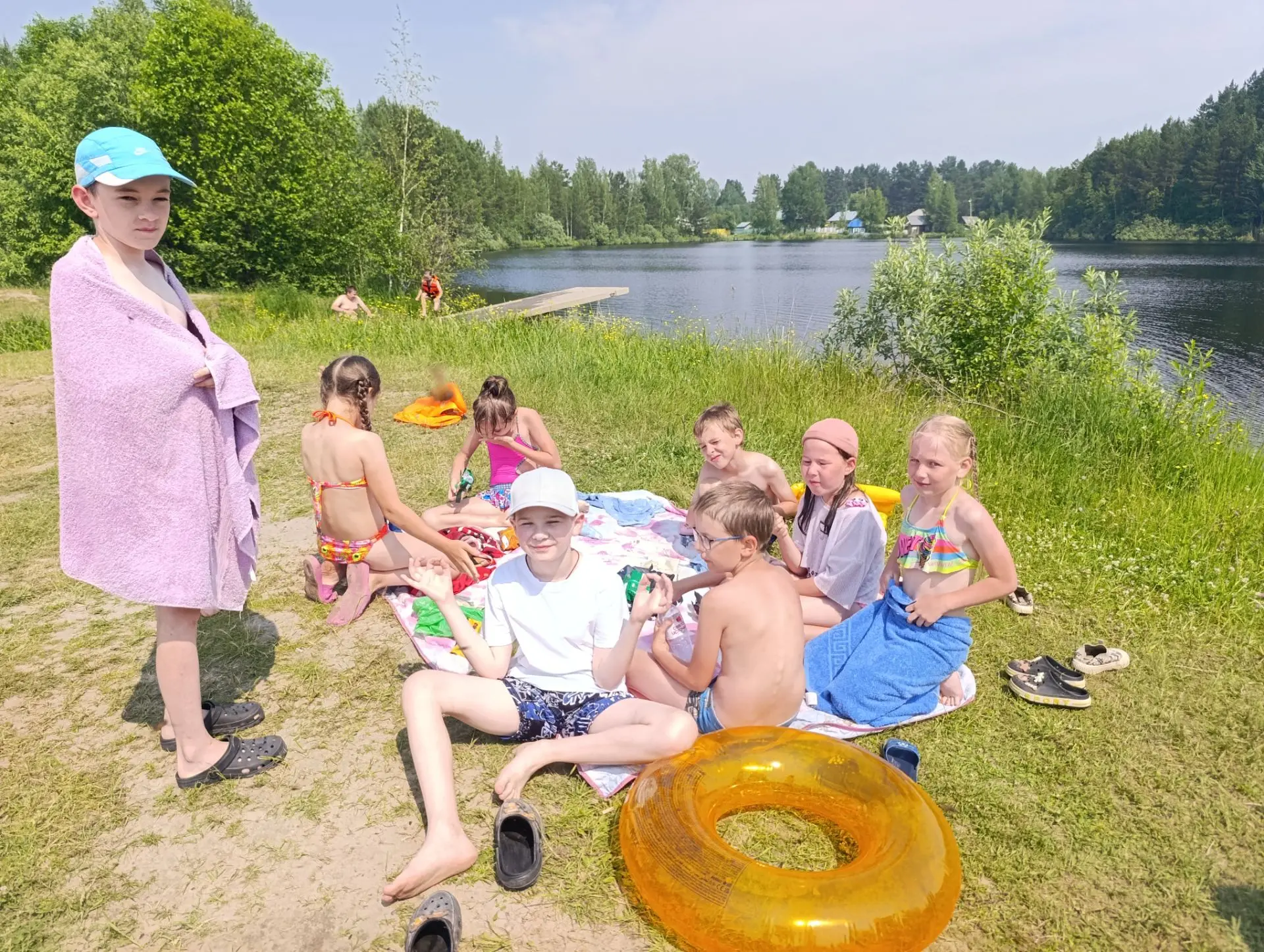 **Лето в самом разгаре! 🌞🏖️**
Весь июнь для наших детей работали 2 замечательных дворовых педагога