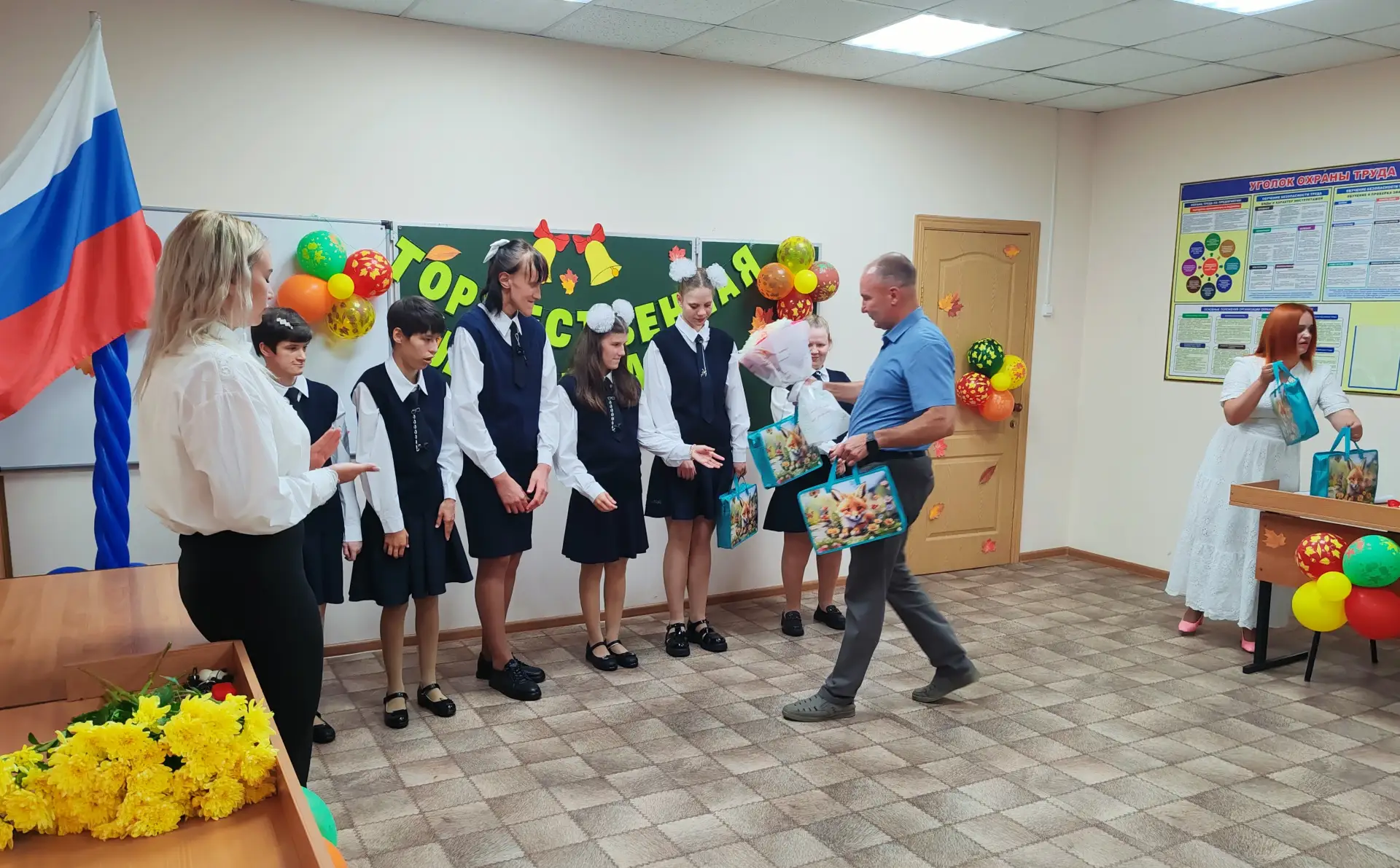 1 сентября – особенный день в календаре, он пахнет осенними цветами, новыми тетрадями и...