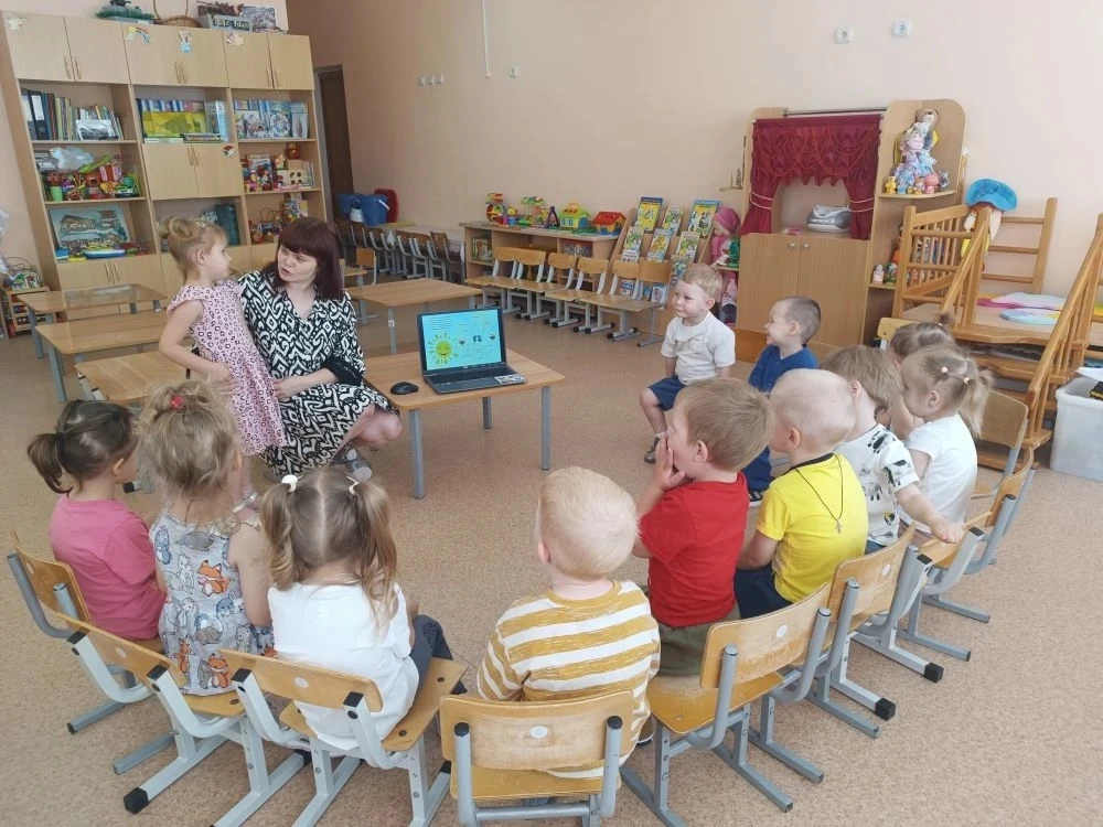 🧸 С любовью и благодарностью: День бабушек и дедушек в детском саду!

Сегодня наши малыши принимали