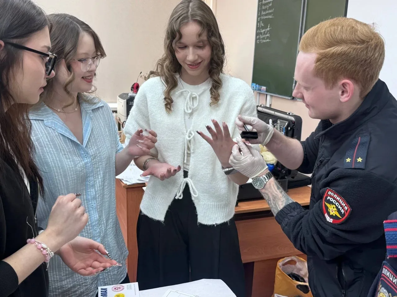 📌Учащиеся 11 б класса познакомились с профессией криминалиста🔍. Интересное практическое занятие пров