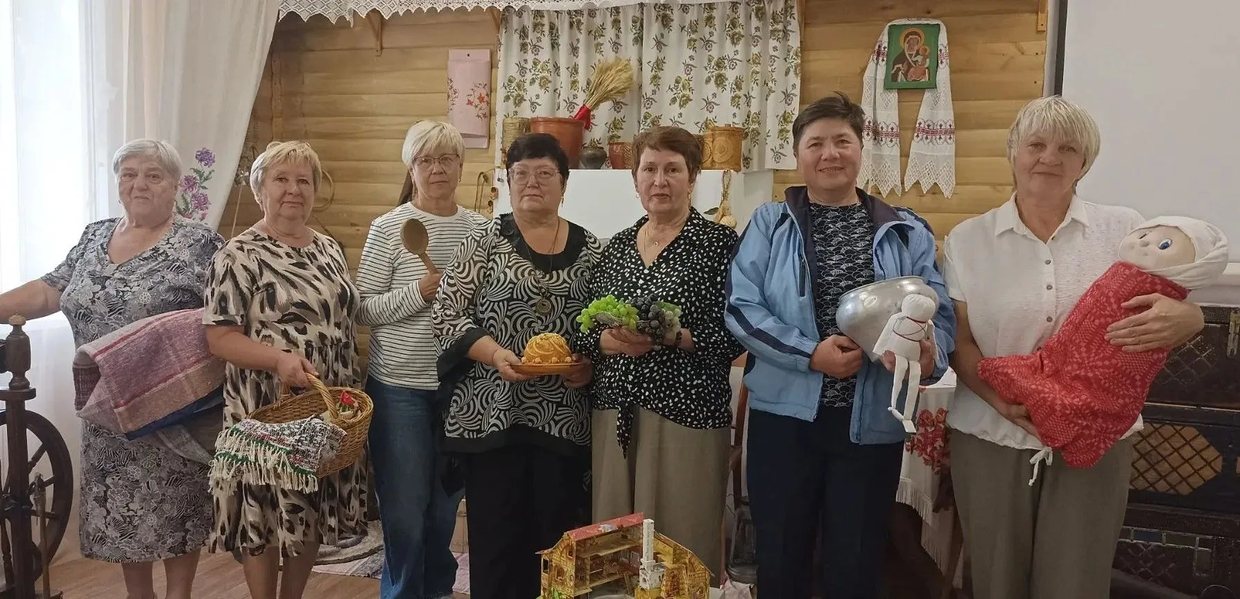 В Новолялинском краеведческом музее в рамках месячника пенсионеров состоялось душевное ...