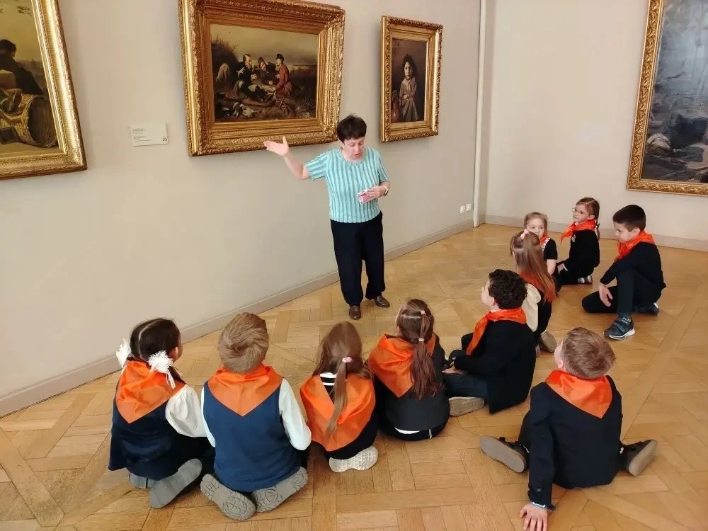 🎨✨ 20 апреля ученики 1 "Б" класса вместе со своим классным руководителем Татьяной Эдуардовной соверш