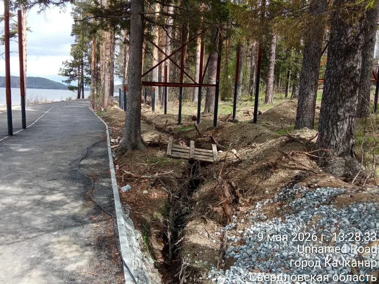 Безалаберность, безответственность или некомпетентность? 
 
По недостроенной набережной регулярно пр