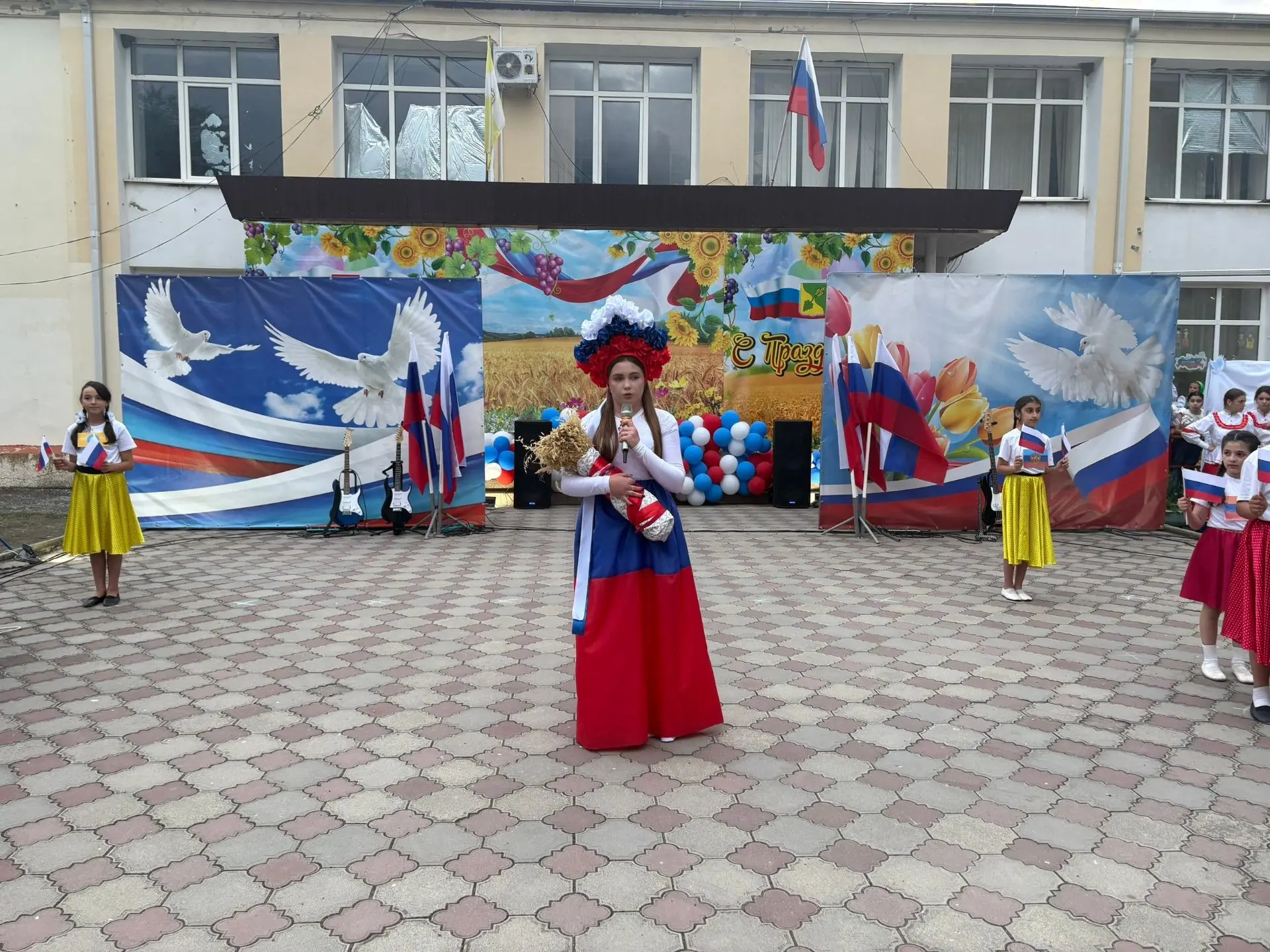 🇷🇺 В Доме культуры села Стародубского с размахом отметили День России. Праздничная программа порад
