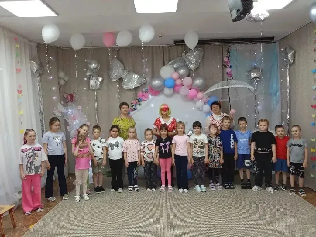 Лето — это солнце☀ , лето — это сладость 🍭 , лето — это игры⚽  и, конечно, радость🎉 !