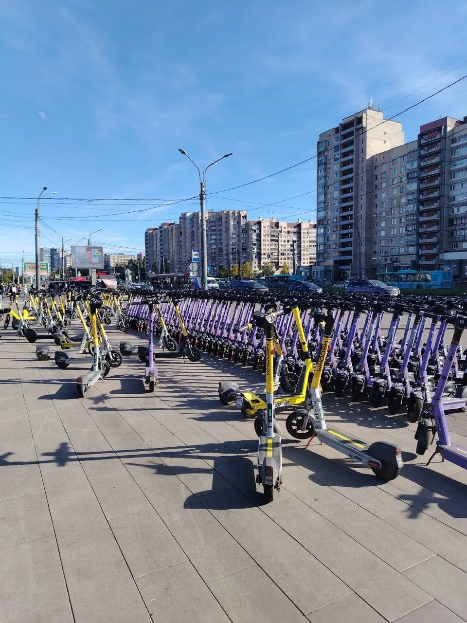 У метро «Проспект Большевиков» стало теснее